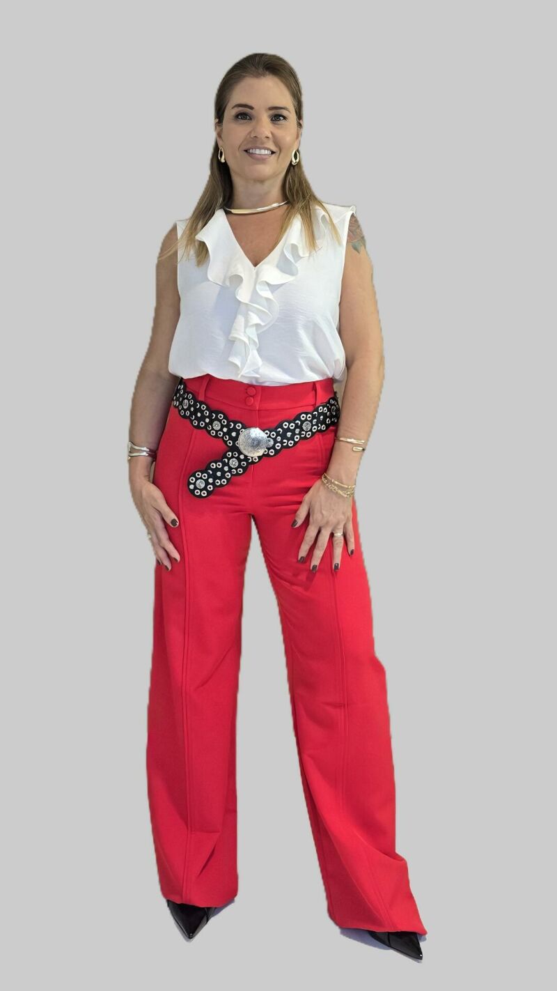 Imagem de Calça Vermelha Reta de Alfaiataria com Cinto Integrado e Vinco Frontal - Sofisticação e Estilo para Looks Modernos